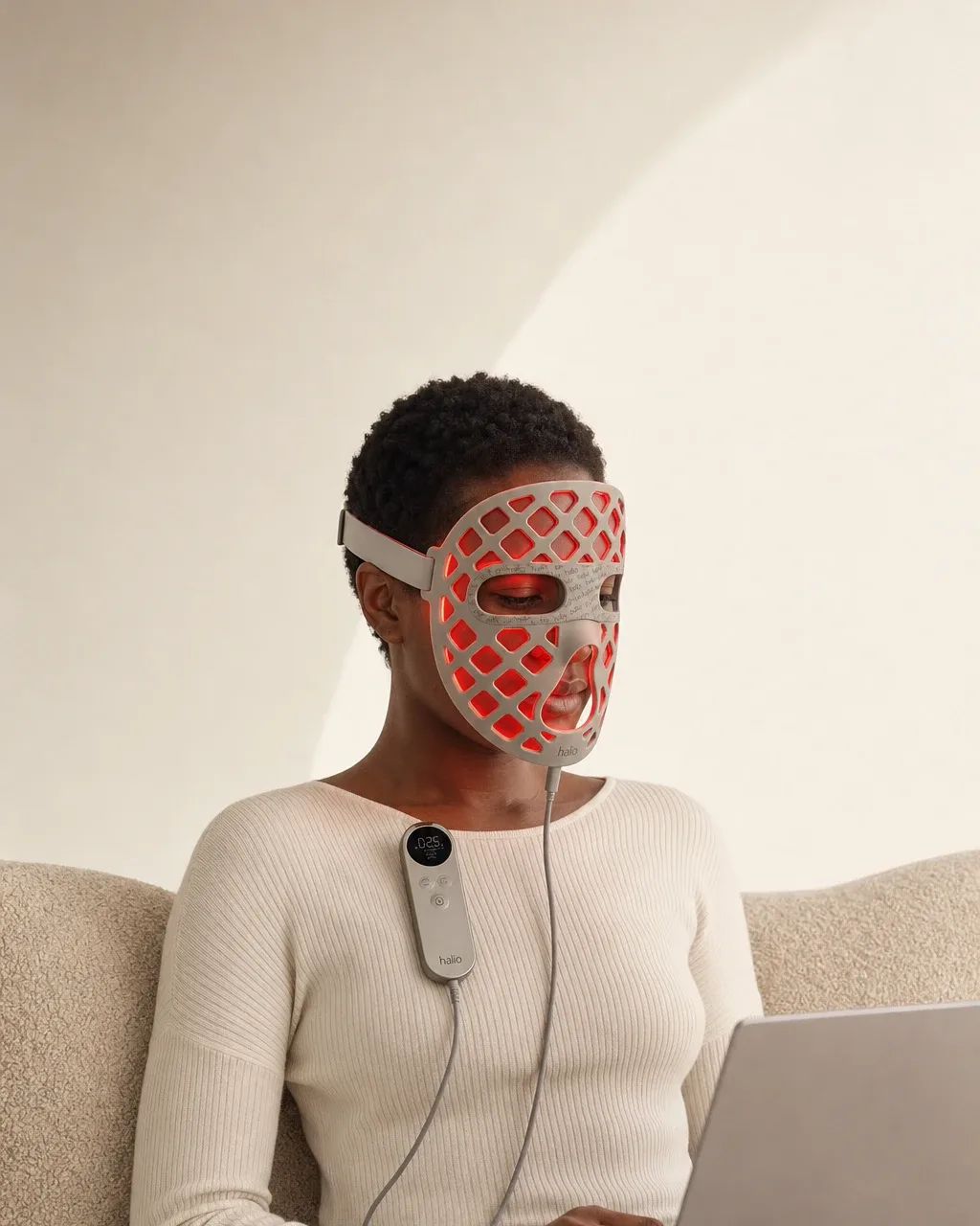 Halio PureGlow Ultralite Silicone LED Face Mask Pro, kicker headline round stamp waist up user