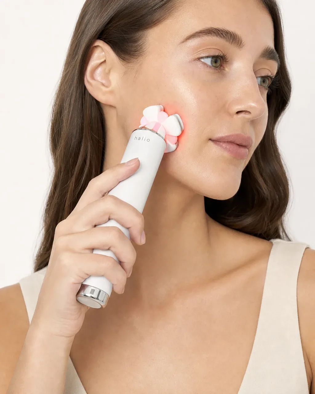 Halio RevitaWave Skin Rejuvenator, white field frontal packshot side label stack