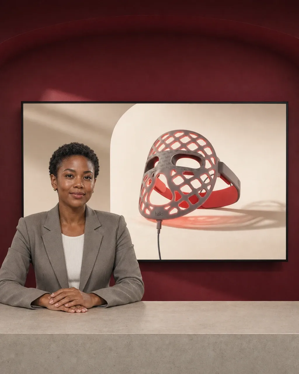 Halio PureGlow Ultralite Silicone LED Face Mask Pro, news anchor studio screen lower third live chip